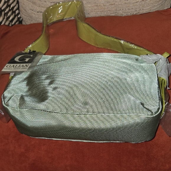 Vibrant Green and Yellow Crossbody Bag for Effortless Style - Picture 3 of 5